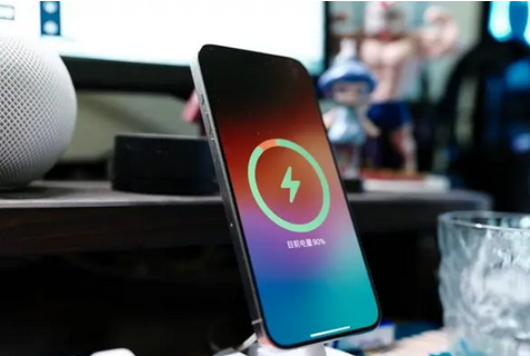 环县苹果15换屏服务分享用什么充电器给iPhone15充电更好 